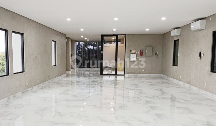 Kantor Bagus Dilengkapi dengan Lift di Puri Anjasmoro Semarang 1