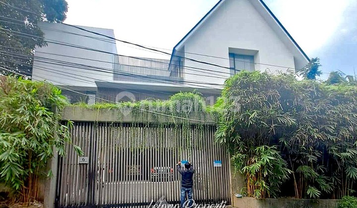 Rumah Mewah Hoek Tenang Asri Taman Radio Dalam Kebayoran Jaksel