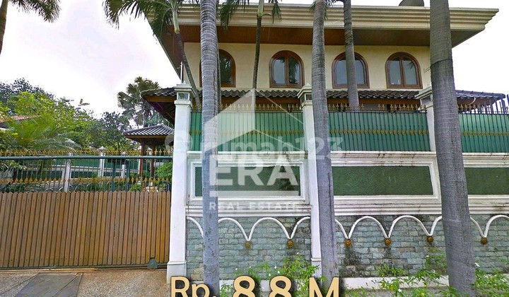 LUXURIOUS AND SPACIOUS HOUSE IN A STRATEGIC LOCATION INTERCON TAMAN KEBON JERUK WEST JAKARTA 2