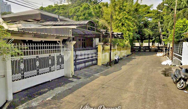 Rumah Tua Lokasi Premium Hoek Taman Brawijaya Kebayoran Jaksel