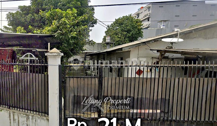Large Land with Old Building, Strategic Location in Petojo Sabangan, West Jakarta