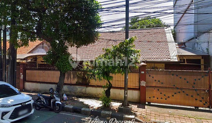 Rumah Tua Strategis Lajur 3 Mobil Lapangan Roos Raya Tebet Jaksel Rumah Tua Strategis Lajur 3 Mobil Lapangan Roos Raya Tebet Jaksel