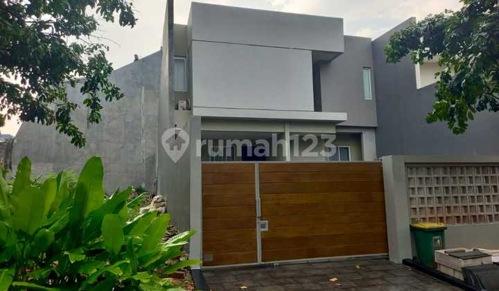 Rumah Baru Bagus Rapi Siap Huni Strategis Bebas Banjir Lingkungan Asri Komplek Elite di Pondok Cabe Tangerang Selatan