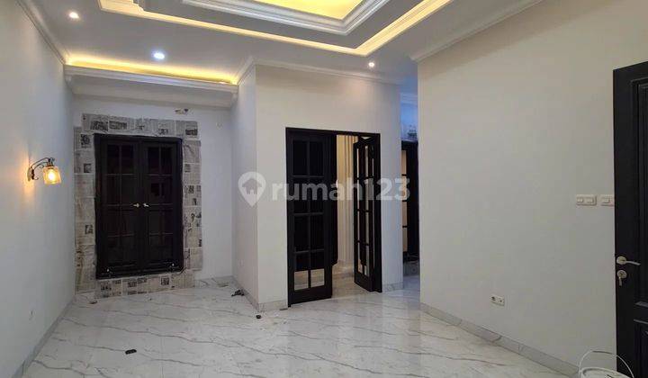 RUMAH 2 LANTAI DI KALISARI PASAR REBO JAKARTA TIMUR