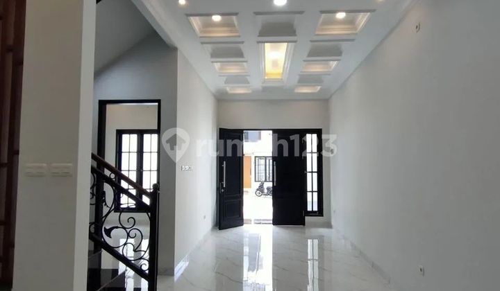 RUMAH 2 LANTAI DI KALISARI PASAR REBO JAKARTA TIMUR