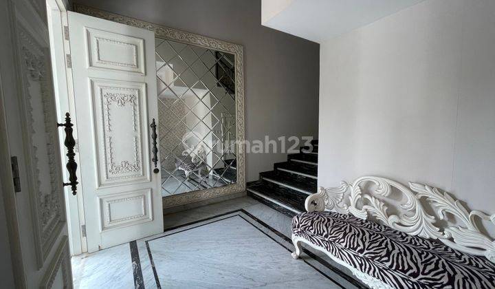 Disewakan Rumah American Classic Full Furnished Mewah Luas 230 M2 2