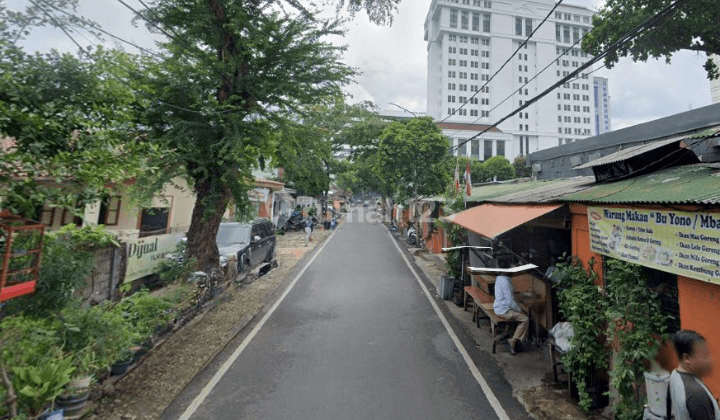 Istimewa Tanah Jakarta, Dekat Polsek Sawah Besar