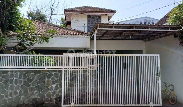 Rumah Luas Suasana Asri Tengah Kota Manahan Solo 1