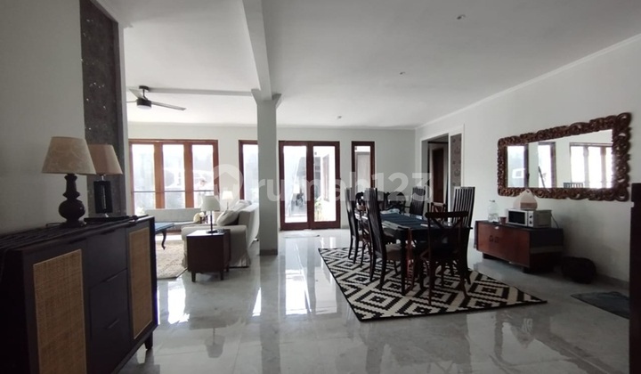 Fully Furnished Rental House in a Row Only 2 Minutes to RS Jih Solo Fully Furnished Rental House in a Row Only 2 Minutes to RS Jih Solo