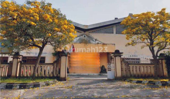 Gor/Lapangan Badminton luas berada di Tengah Pusat Kota Surakarta 1