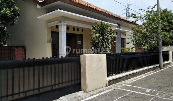 Rumah Halaman Luas Belakang Hotel Alila Jajar Solo 1