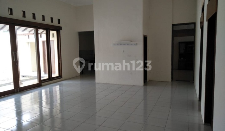 Rumah Halaman Luas Belakang Hotel Alila Jajar Solo 9