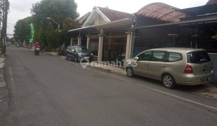 Rumah 2 Lt Kawasan Full Perumahan Gentan Akses Jalan Lebar 2