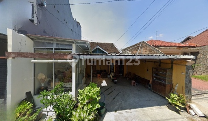 Bonus Land with Building in the Center of Solo City Near Paragon Mall