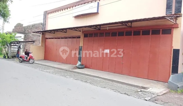 Ruang Usaha Lokasi Cemani Eks Showroom Kawasan Ramai