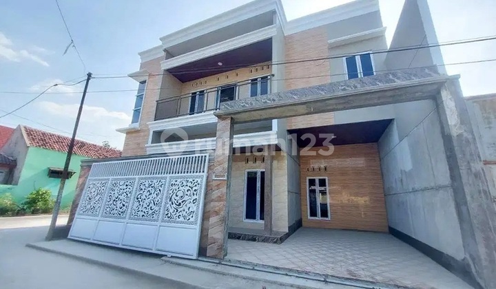 Rumah baru desain mewah Karangasem Solo, 5 menit ke Kampus UMS