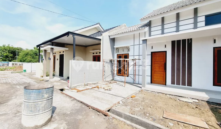 Mezzanine design house near Akfis Colomadu Campus Mezzanine design house near Akfis Colomadu Campus