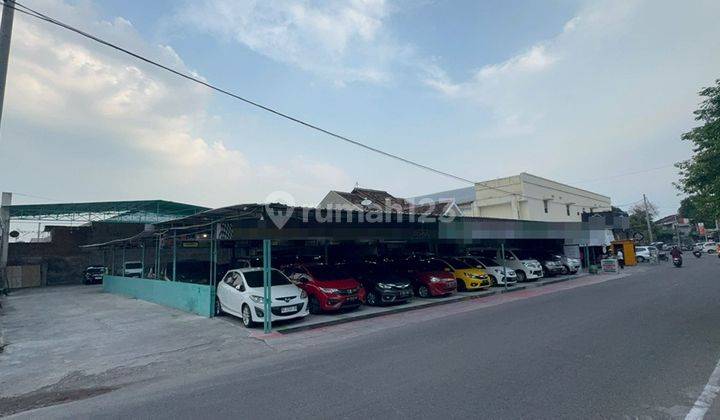 Bangunan Showroom Dan Rumah 2lt Kawasan Ramai Nusukan Solo 2