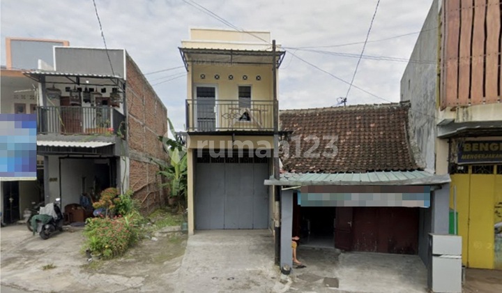 Ruko 2 lantai tepi jalan raya dekat dengan Pusat Niaga Solobaru