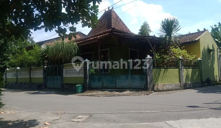 Rumah Joglo etnik hanya 450m dari jalan raya Gumpang Kts Rumah Joglo etnik hanya 450m dari jalan raya Gumpang Kts