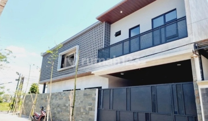 Rumah Mewah desain Industrial Modern dekat SMPIT Nur Hidayah Sumber Solo