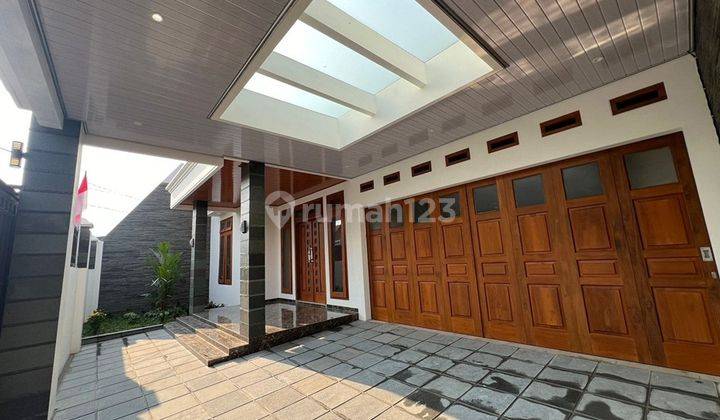 Rumah Bangunan Gress Desain Modern Mewah Sumber Solo 1