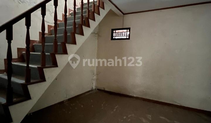 Rumah Bagus Semi Furnished SHM Ciputat, Tangerang Selatan 2