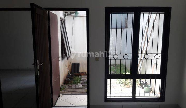 Rumah 2 Lantai Bagus SHM di Palem Semi, Cluster Barcelona Tangerang 1