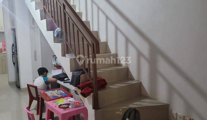 Rumah 3 Lantai, Bagus, Terawat, Siap Huni di Taman Palem Lestari 2