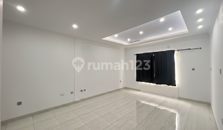 House in Taman Sari Area, West Facing, Strategic Location, Move-in Ready Condition, Neat, Well-Maintained and Good. 1