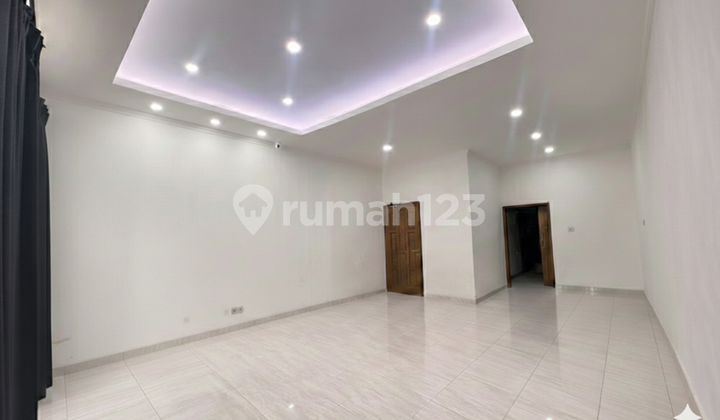 House in Taman Sari Area, West Facing, Strategic Location, Move-in Ready Condition, Neat, Well-Maintained and Good. 2