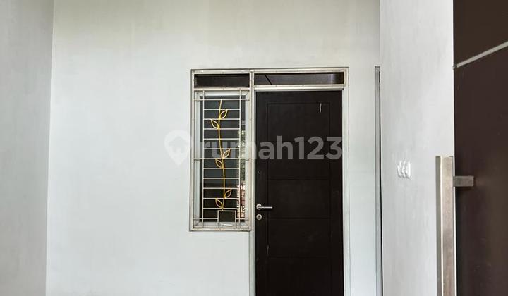 Rumah Minimalis, Siap Huni, Depan Taman di Metland Transyogi, Harga Selatan, Lokasi Strategis 2