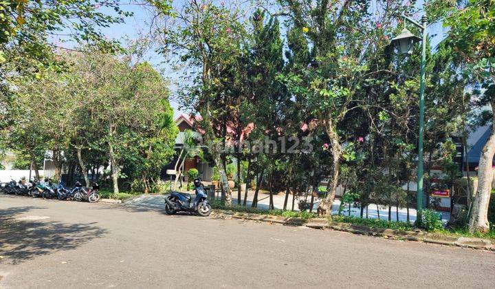 Rumah Mewah 5 Lantai Halaman Luas di Dago 1