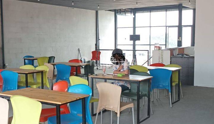 Ruko Mainroad Cocok Untuk Cafe Millenial di Gegerkalong 4