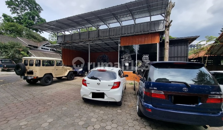 Rumah Mainroad Luas Banget Halamannya di Djunjunan, Pasteur