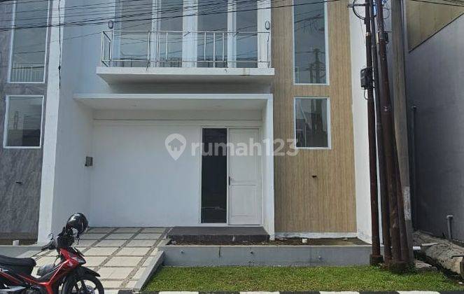 Rumah Modern Cantik Strategis di Mekar Wangi 1