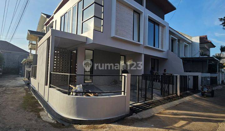 Rumah Cantik Modern Posisi Hook di Leuwi Sari 1