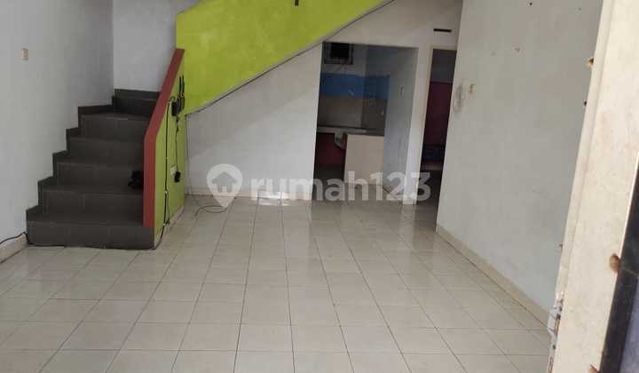 Rumah Lokasi Strategis Nyaman Dihuni di Taman Rahayu 2