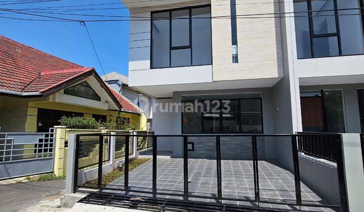 Rumah Baru, Desain Modern Posisi Hook di Leuwi Sari 1