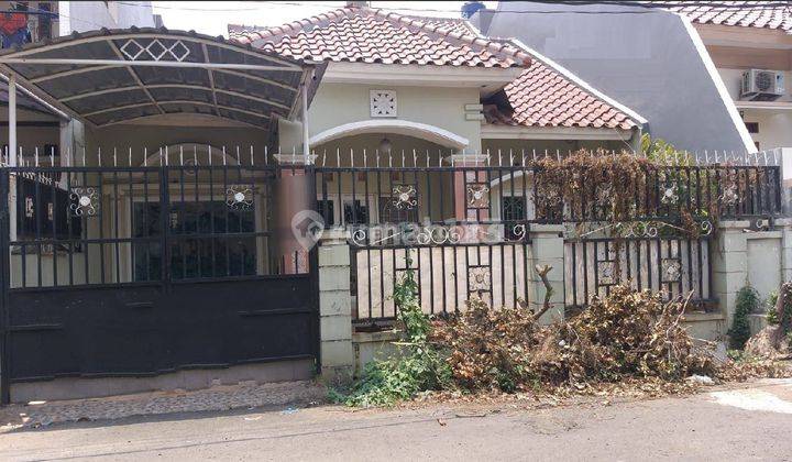 Rumah Klasik Kondisi Menarik Harga Asik di Harapan Indah 13038 Dv 2