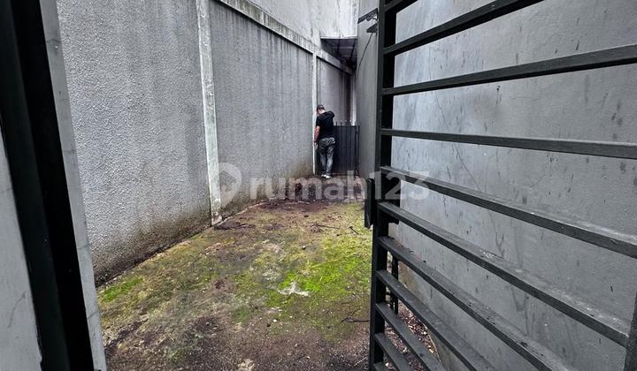 Nice House. 2 Floors Ready to Occupy. in Gading Serpong Freehold Title. 2