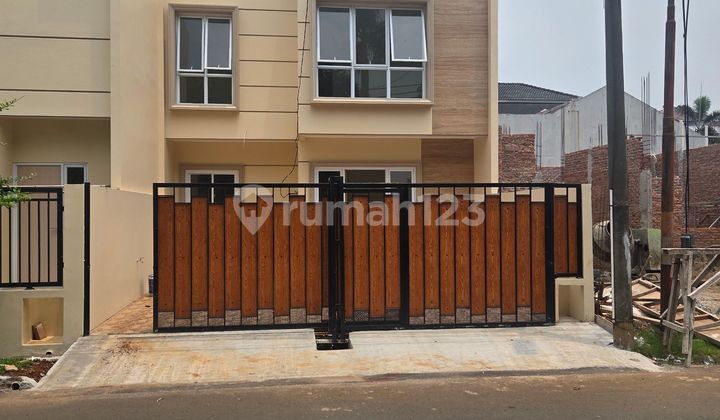 Rumah 2 Lantai Siap Huni di Gading Serpong