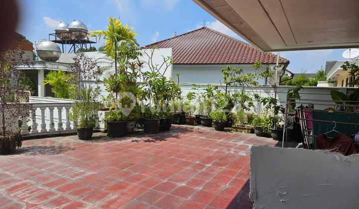 2-story house, strategic location, and elite in Central Jakarta 2