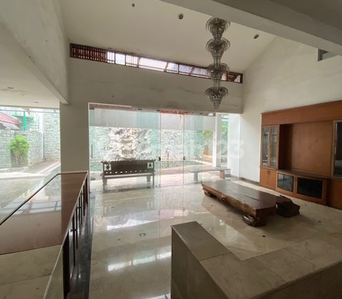 Rumah Pondok Indah, Jalan Lebar Dekat PIM