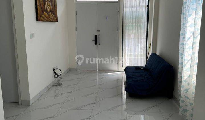 Rumah 3 Lantai Semi Furnish di Lavon 2 Siap Huni Bagus 2