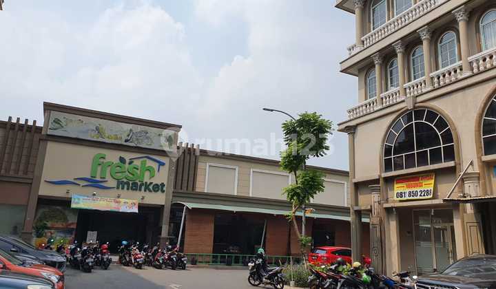 Ruko Hadap Boulevard Di Green Lake City Cipondoh Tangerang