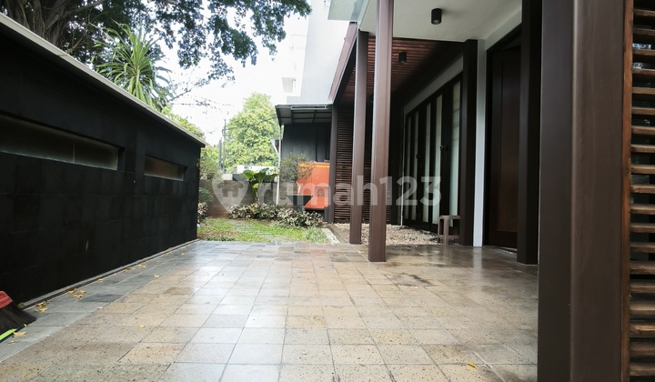 Modern Design House in Cikatomas Kebayoran Area