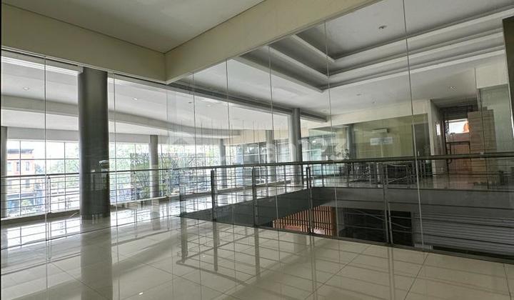 Dijual Showroom Mobil di Jl Transyogi - Cibubur Km 2. 2