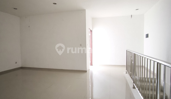 3-STORY TOWNHOUSE, NEW BUILDING IN A STRATEGIC LOCATION IN Bintaro Pesanggrahan South Jakarta CORNER POSITION