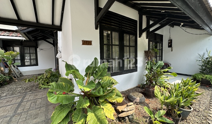 Rumah di Jatiwaringin Asri 2